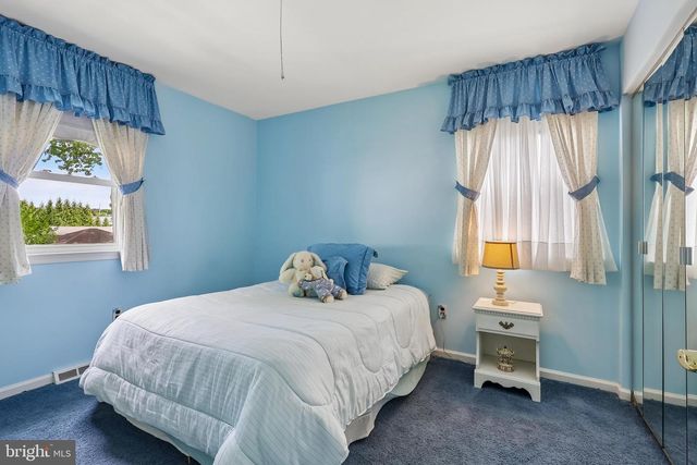 2607 GRAND, Holmes, PA 19043