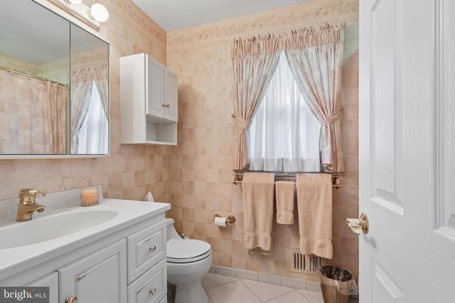 2607 GRAND, Holmes, PA 19043
