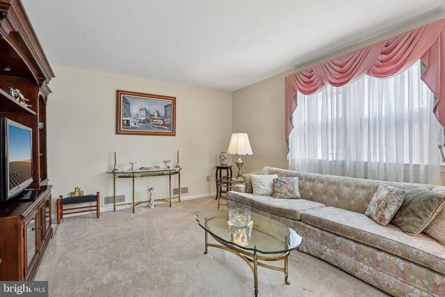 2607 GRAND, Holmes, PA 19043