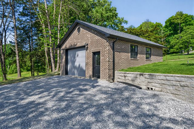 124 Virginia Ave, Livingston, TN 38570