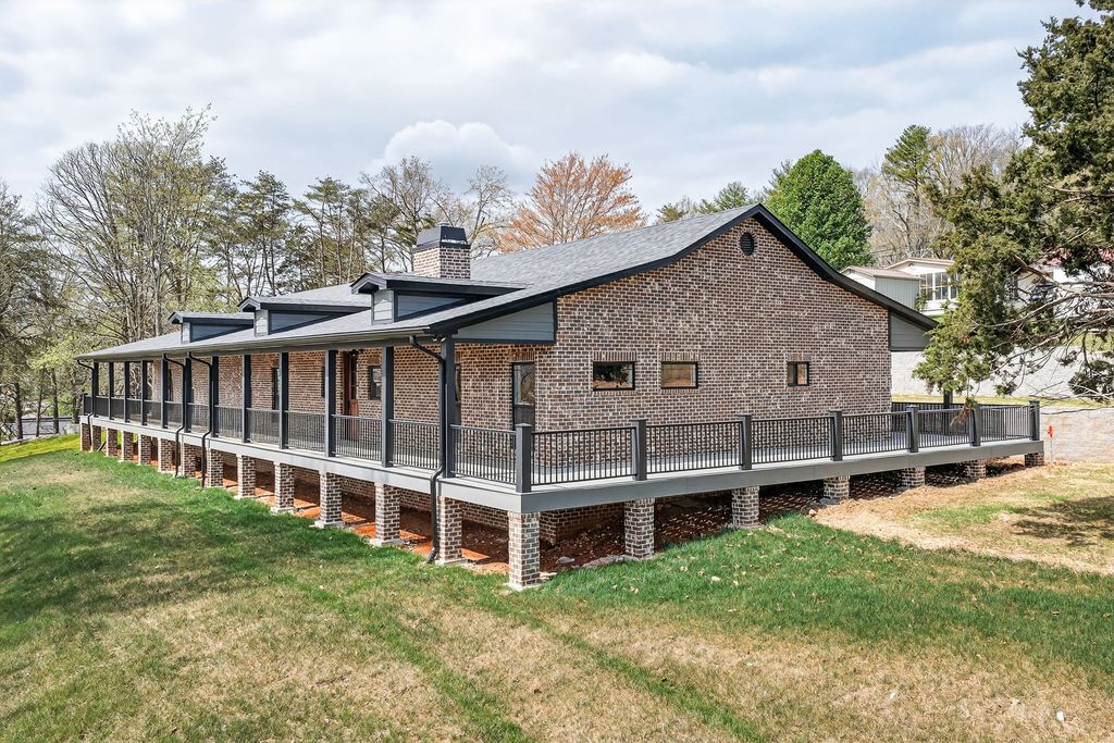 124 Virginia Ave, Livingston, TN 38570