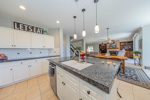 1283 Coventry Avenue, Clovis, CA 93611