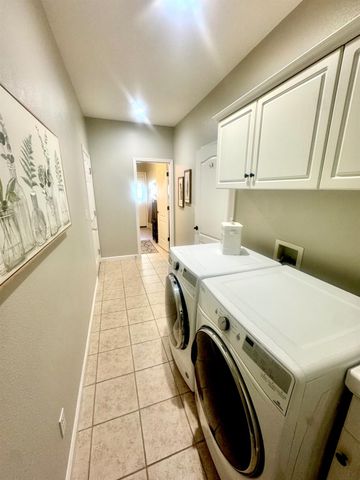 1283 Coventry Avenue, Clovis, CA 93611