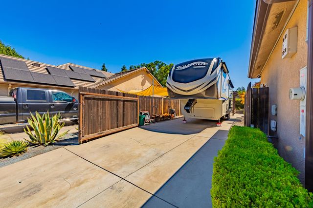1283 Coventry Avenue, Clovis, CA 93611