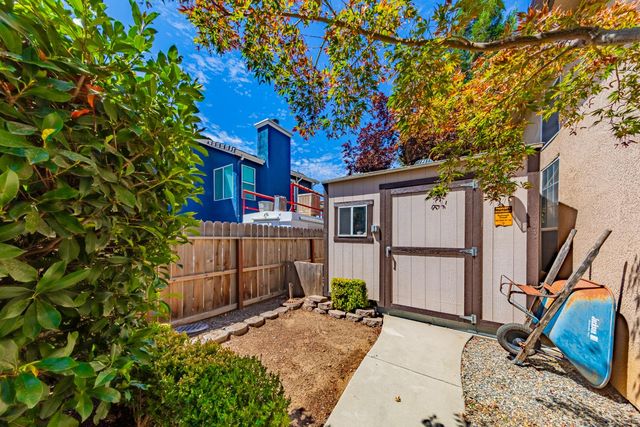 1283 Coventry Avenue, Clovis, CA 93611
