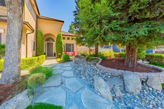 1283 Coventry Avenue, Clovis, CA 93611