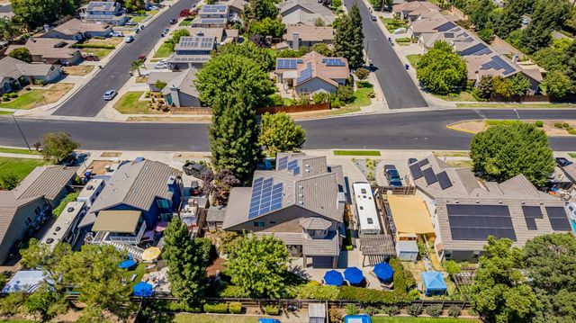 1283 Coventry Avenue, Clovis, CA 93611
