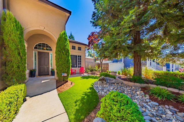 1283 Coventry Avenue, Clovis, CA 93611