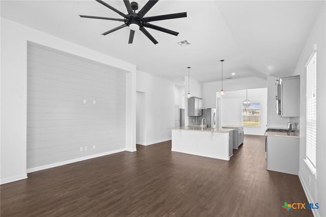 103 Dripping Spring, Victoria, TX 77904