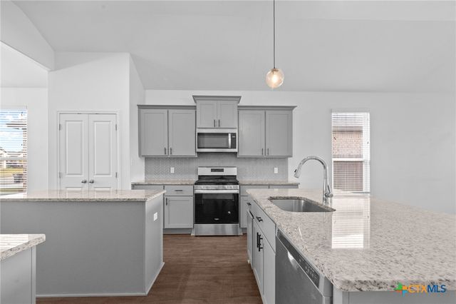 103 Dripping Spring, Victoria, TX 77904