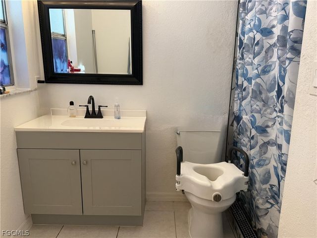 12213 De Moya DR, Fort Myers, FL 33905