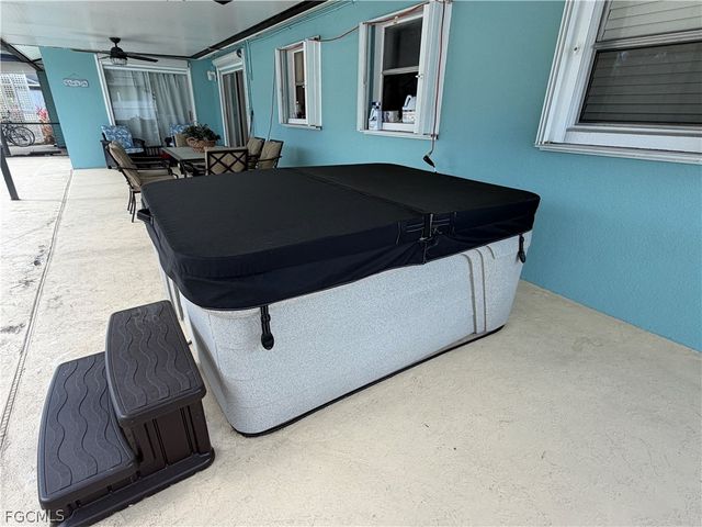 12213 De Moya DR, Fort Myers, FL 33905