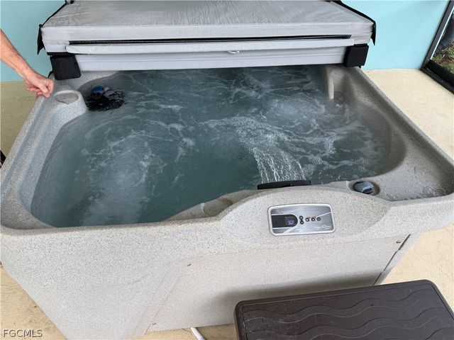 12213 De Moya DR, Fort Myers, FL 33905