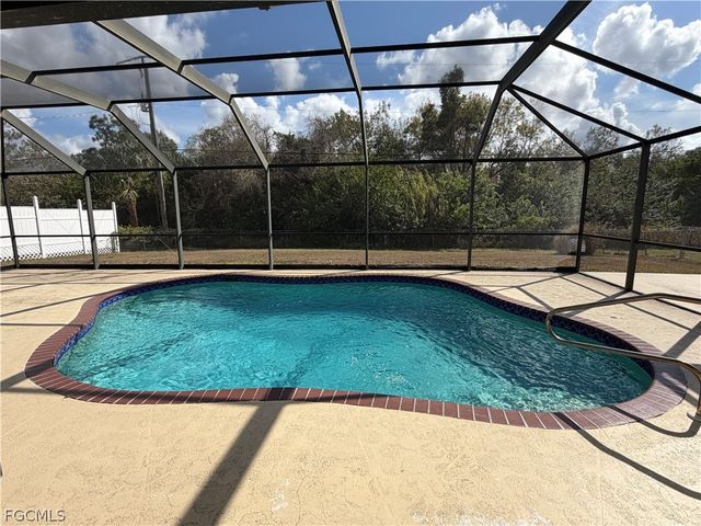 12213 De Moya DR, Fort Myers, FL 33905