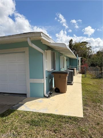 12213 De Moya DR, Fort Myers, FL 33905