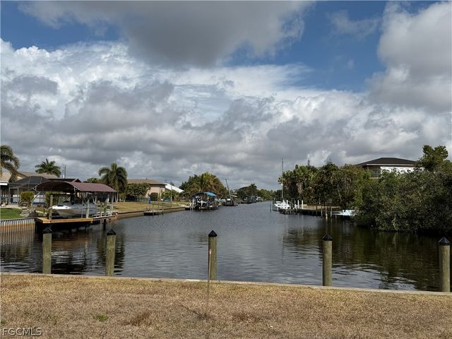 12213 De Moya DR, Fort Myers, FL 33905