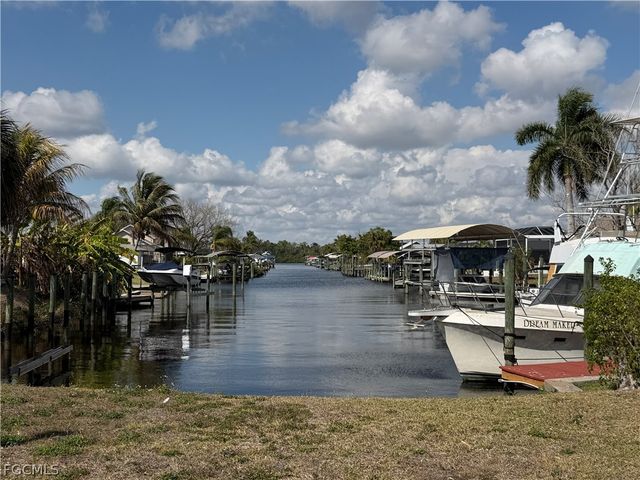 12213 De Moya DR, Fort Myers, FL 33905