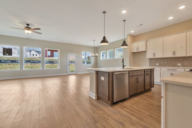 834 Drivers Cir, Columbia, TN 38401