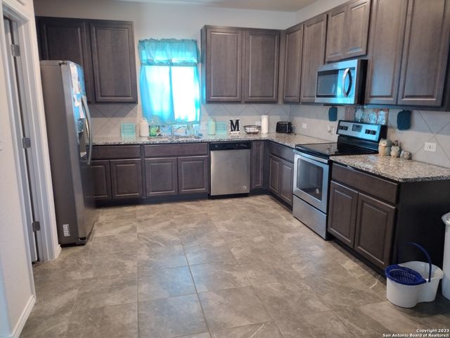 10827 AIRMEN DR, Converse, TX 78109
