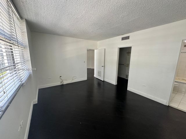 999 Brickell Bay Drive 1408, Miami, FL 33131