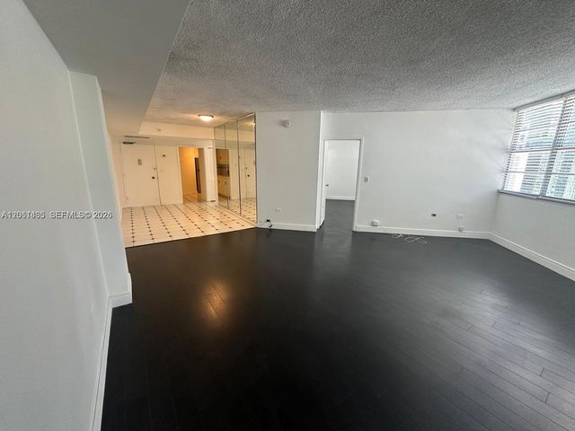999 Brickell Bay Drive 1408, Miami, FL 33131