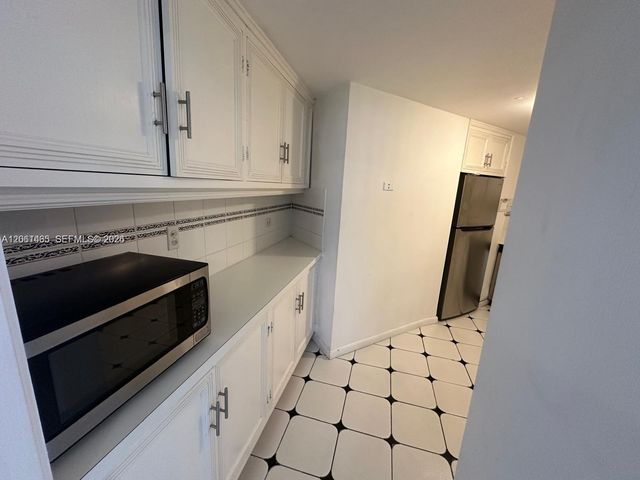 999 Brickell Bay Drive 1408, Miami, FL 33131