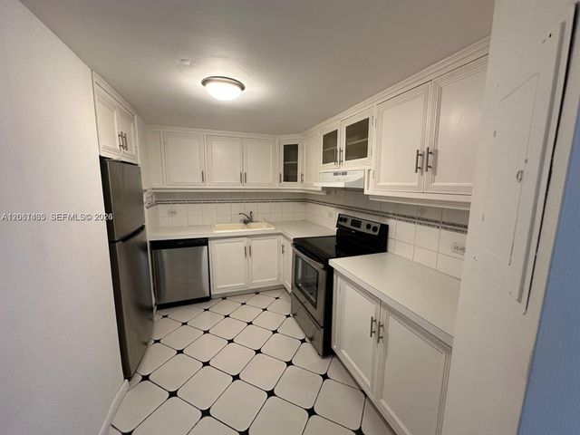 999 Brickell Bay Drive 1408, Miami, FL 33131