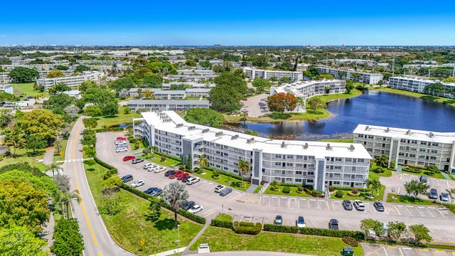 2114 Oakridge V, Deerfield Beach, FL 33442