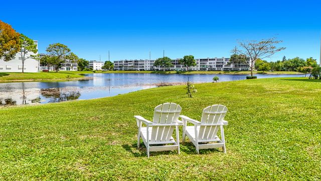 2114 Oakridge V, Deerfield Beach, FL 33442