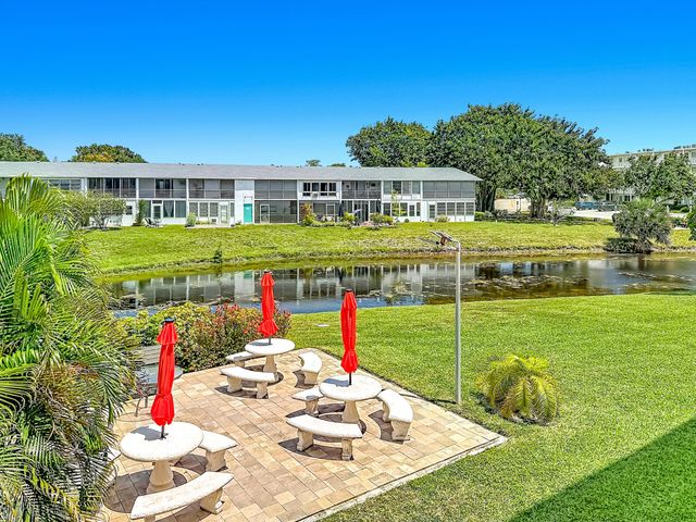 2114 Oakridge V, Deerfield Beach, FL 33442
