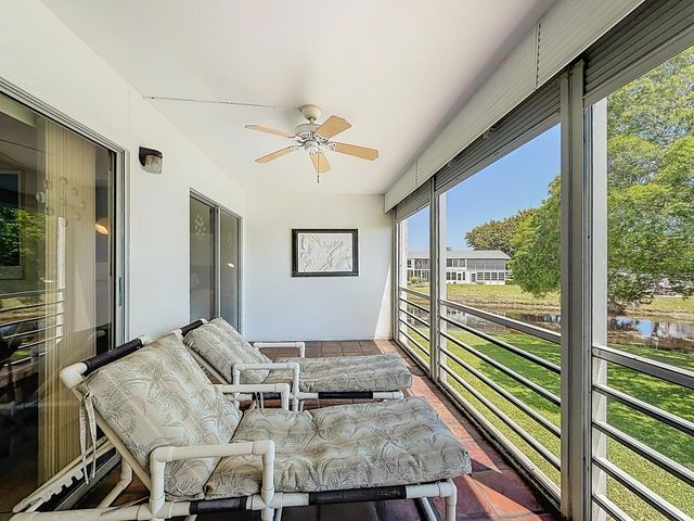 2114 Oakridge V, Deerfield Beach, FL 33442