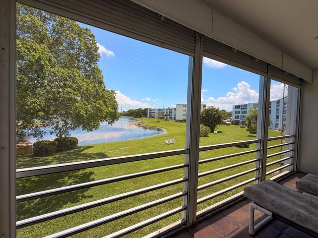 2114 Oakridge V, Deerfield Beach, FL 33442