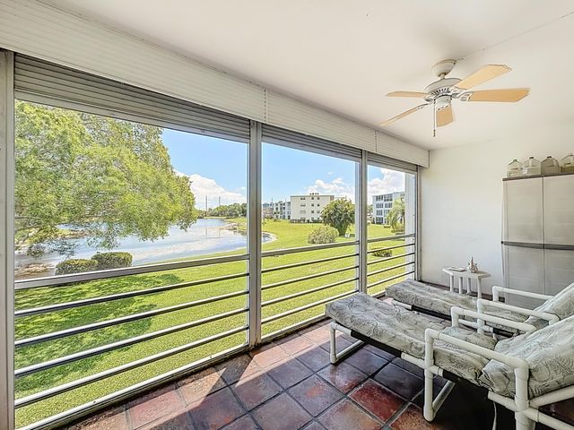 2114 Oakridge V, Deerfield Beach, FL 33442