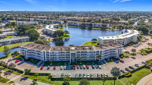 2114 Oakridge V, Deerfield Beach, FL 33442
