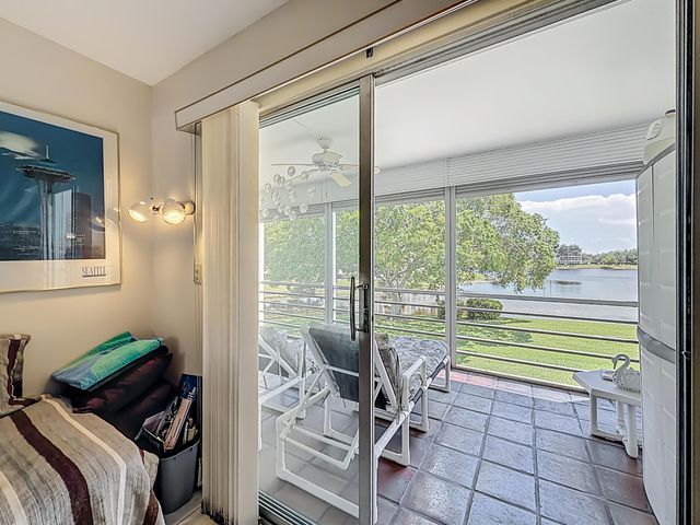 2114 Oakridge V, Deerfield Beach, FL 33442
