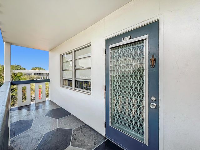2114 Oakridge V, Deerfield Beach, FL 33442