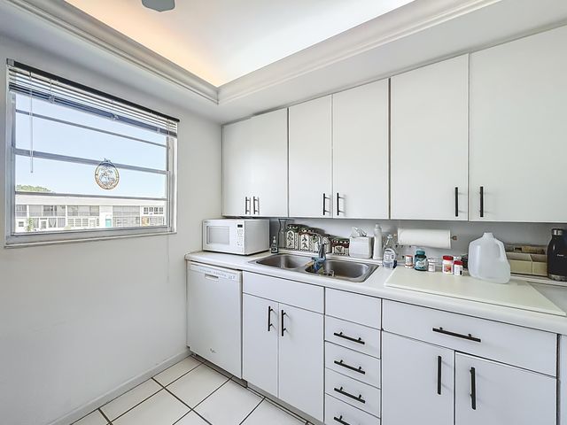 2114 Oakridge V, Deerfield Beach, FL 33442
