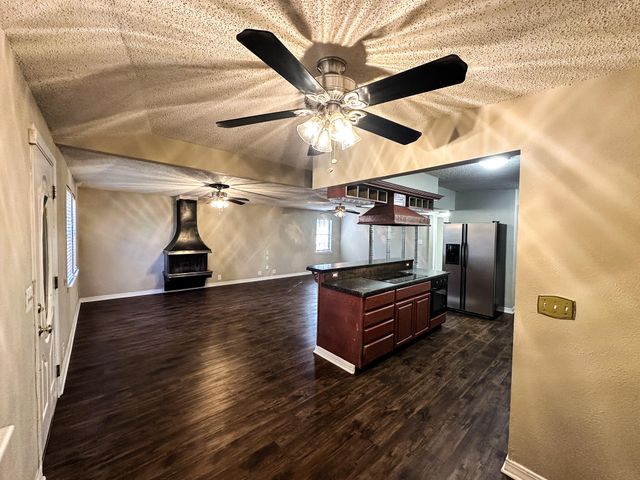 2101 48th Street, Lubbock, TX 79412