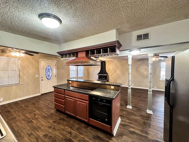 2101 48th Street, Lubbock, TX 79412