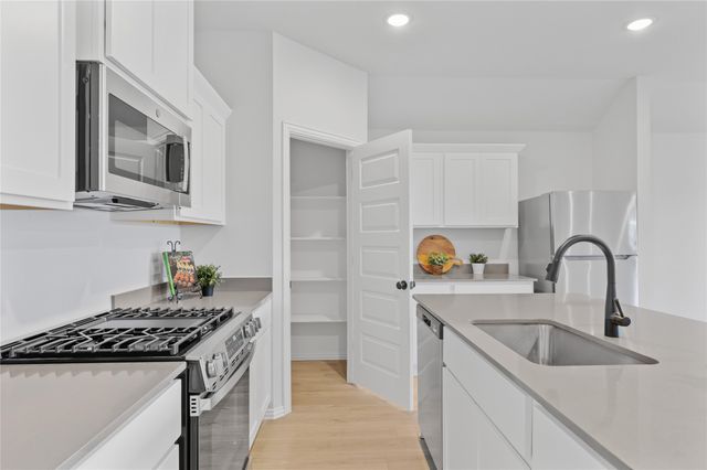 610 Ridgewood Drive, Van Alstyne, TX 75495