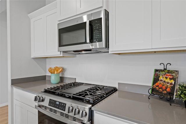 610 Ridgewood Drive, Van Alstyne, TX 75495