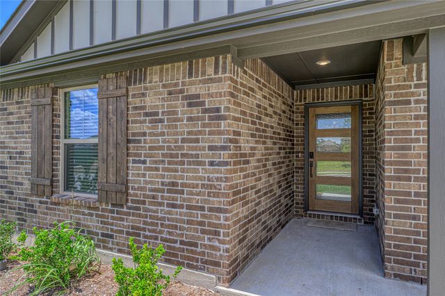 610 Ridgewood Drive, Van Alstyne, TX 75495