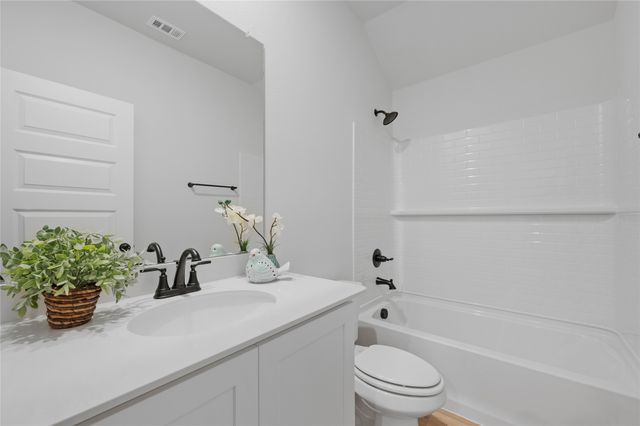 610 Ridgewood Drive, Van Alstyne, TX 75495