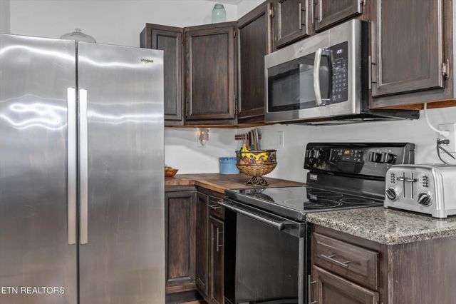 393 Lane Hollow Rd, Sevierville, TN 37876