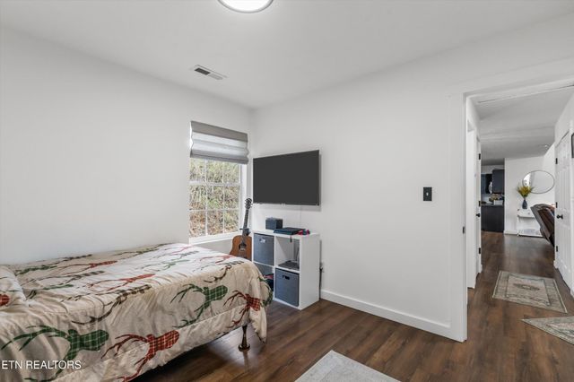 393 Lane Hollow Rd, Sevierville, TN 37876