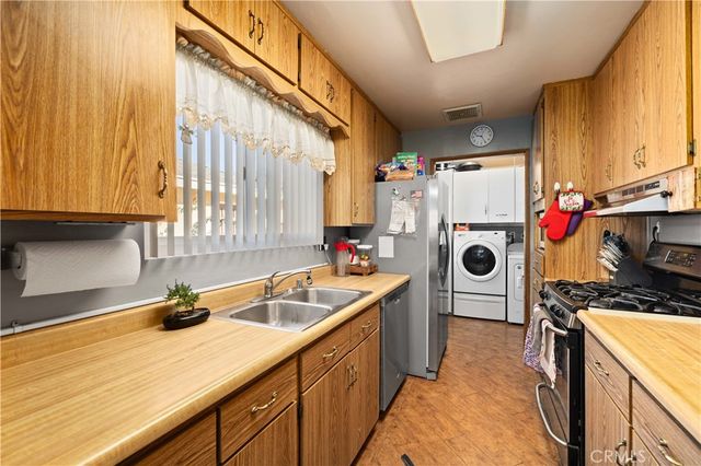 45461 3rd E, Lancaster, CA 93535