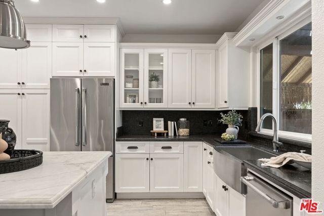15232 Hartsook Street, Sherman Oaks, CA 91403