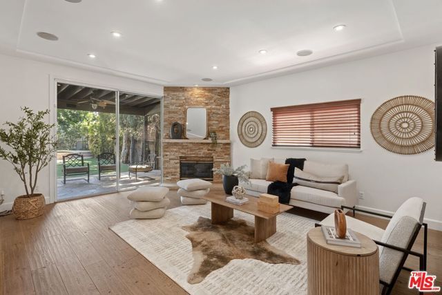15232 Hartsook Street, Sherman Oaks, CA 91403