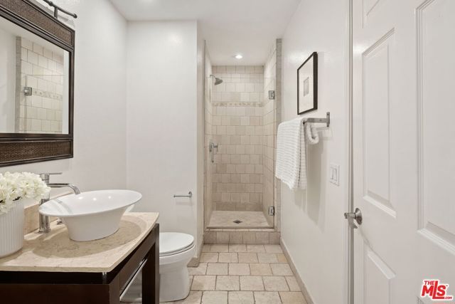 15232 Hartsook Street, Sherman Oaks, CA 91403