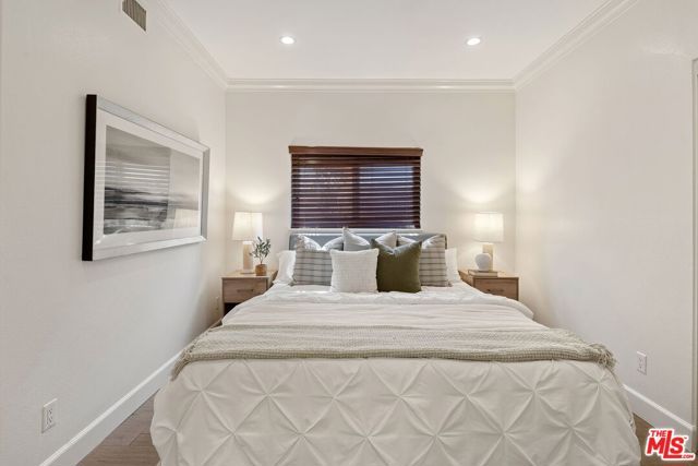 15232 Hartsook Street, Sherman Oaks, CA 91403